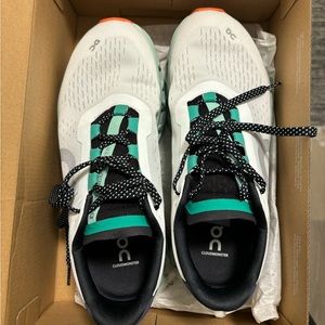 CLOUDMONSTER WOMENS size 9 NEW